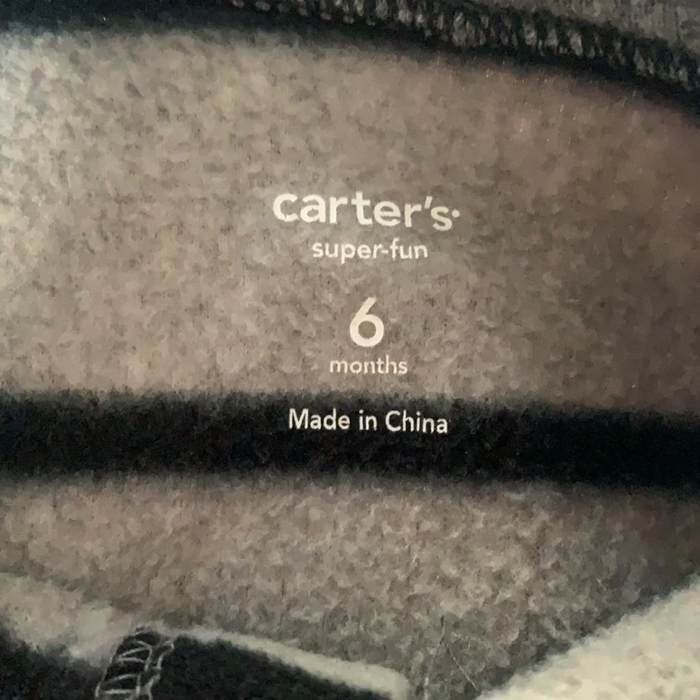 Carter’s 6M Gray & Black Penguin Fleece Romper EUC Sleeper